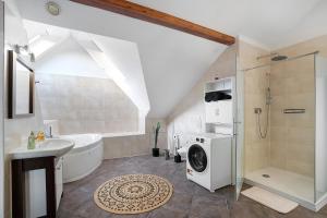 a bathroom with a sink and a washing machine at Le Quartier Blackforest-Straßburg in Willstätt +63 photos