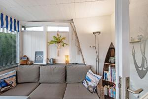 a living room with a couch and a book shelf at Ruheoase Kummerower See in Kummerow