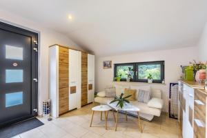 a living room with a couch and a table at Wohnung mit 3 Schlafzimmern in Solingen