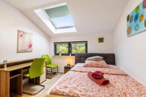 a bedroom with a bed and a desk and a window at Wohnung mit 3 Schlafzimmern in Solingen