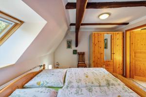 a bedroom with a bed in a attic at Fachwerkferienhaus in Ulrichshusen