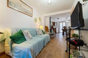 a living room with a couch and a flat screen tv at L'Escambell Grau Del Llop in Ulldemolins
