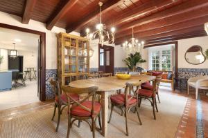 a dining room with a wooden table and chairs at Quinta do Coração de Jesus in Sintra