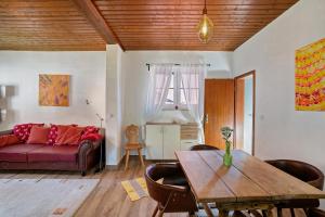 a living room with a couch and a table at Ferienhaus Ludava in Hofmarksgasse
