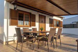 a patio with a wooden table and chairs at Casa Bellavistas in Vejer de la Frontera