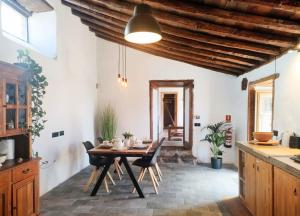 a dining room with a wooden table and chairs at Casa Canaria Finca Real in Las Lagunas