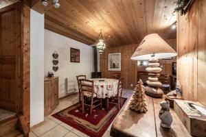 a dining room with a table and a lamp at Chalet Ermena in Saint-Jean-d'Aulps