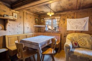 a dining room with a table and a chair at Untervernatsch Fewo Ötzi in Senales
