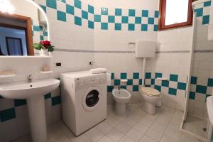 a bathroom with a washing machine and a toilet at Casa Zara a Otranto in Otranto