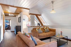 a living room with two couches and a table at Ferienwohnung Waldblick in Simonswald