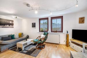 a living room with a couch and a tv at Ferienwohnung im Salzgässle in Schonach