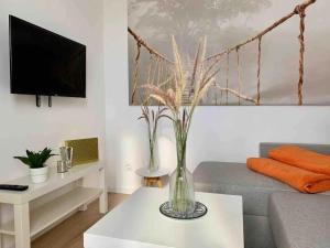 a living room with a vase on a table at Tiny Haus Liederbach in Alsfeld