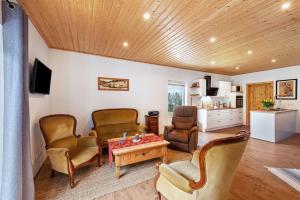 a living room with chairs and a table at Moderner Bungalow, rollstuhlgerecht in Warnow