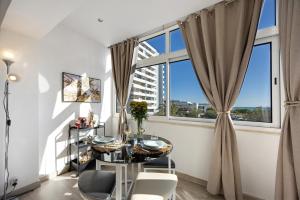 a dining room with a table and a large window at Casa da Torralta in Alvor