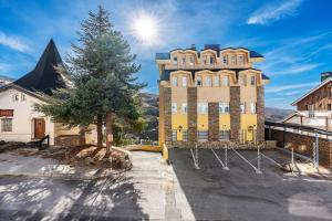 a building with a christmas tree in front of it at Estudio bsg Sierra Nevada in Sierra Nevada