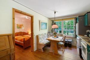 a bedroom with a bed and a table and a kitchen at Im grünen Winkel in Brüggen