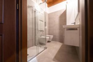 a bathroom with a glass shower and a toilet at Dimora Oberdan 1800 - Duplex 70m from Arena 6 Beds in Verona +35 photos