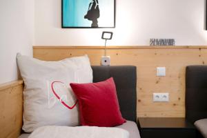 a red pillow sitting on top of a couch at Ferienwohnung Morgensonne in Wolfach