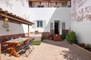 a patio with a table and chairs and a tub at Casa Terracota in Silves