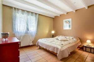 a bedroom with a bed and a window at Maison - La Lieutenante in Puget-sur-Argens +20 photos