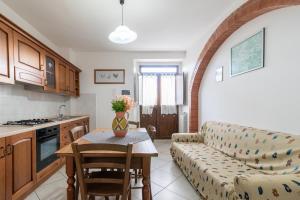 a living room with a couch and a table at Papà Giuseppe La Cantina in Cortona
