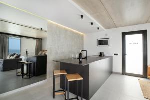 a kitchen and living room with a table and chairs at Suite Horizonte in Puerto del Carmen