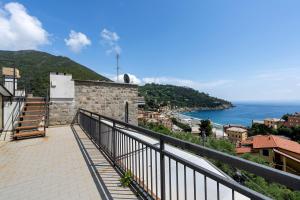a balcony with a view of the ocean at Ca Giannina in Bonassola