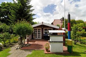 a garden with a house with a large missile at Ferienhaus Gerda Wohnung 2 in Westochtersum