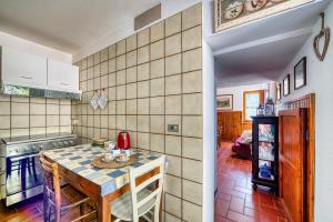 a kitchen with a table and a stove and a refrigerator at Appartamento Villa Marta in Spoleto +21 photos