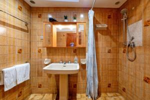 a bathroom with a sink and a shower at Appartamento Villa Marta in Spoleto