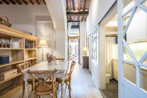 a dining room with a wooden table and chairs at Radicondoli Studio in Radicondoli