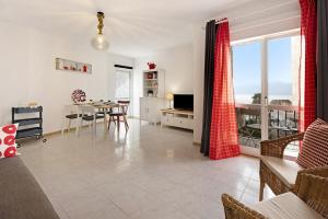 a living room with a table and a dining room at Casa Farol in Portimão