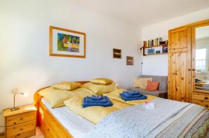 a bedroom with a bed with two blue towels on it at Relaxen am Illmensee in Illmensee