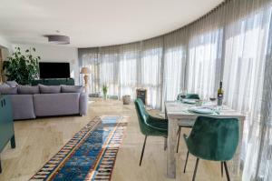a living room with a table and chairs and a couch at Ferienparadies Bodensee Fewo2 in Billafingen