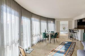 a living room with large windows and a table and chairs at Ferienparadies Bodensee Fewo2 in Billafingen