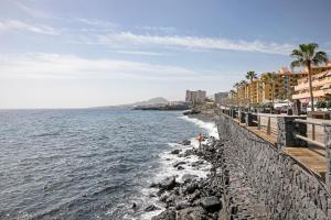 a beach next to the ocean with buildings at Loft El Ramonal in Candelaria