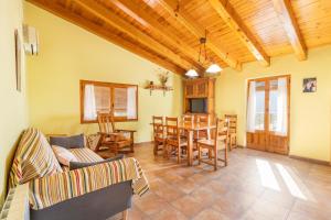 a living room with a couch and a table and chairs at Jaumet 2 Sant Martí de Barcedana in Aransís