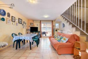 a living room with a couch and a table at Oliva Avinyo in Oliva