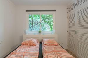 two beds in a room with a window at Fuengirola Hills with Seaview in Fuengirola +18 photos