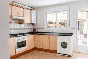 a kitchen with a washing machine and a washer at Blanch 1 in Tremp