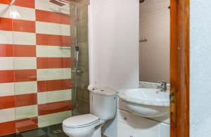a bathroom with a toilet and a sink at Blanch 1 in Tremp +12 photos
