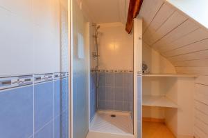 a bathroom with a walk in shower next to a closet at Gite La Bergerie près de Lourdes in Adé