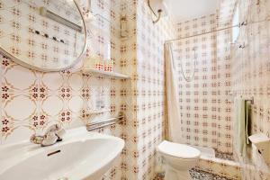 a bathroom with a sink and a toilet and a mirror at Atico con doble terraza Jerica in Jérica +13 photos