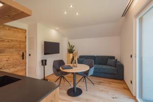 a living room with a table and a couch at Apartments Hofmann in Prateria