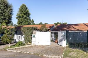 a house with two white doors in a driveway at Studio Cosy Climatisé, Cap Bretron in Capbreton