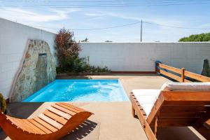 a swimming pool with a chaise lounge and a swimming pool at Casa - 2 Mar y Sombra in Barbate