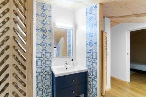 a bathroom with a sink and a mirror at Logement Pascal in Villeneuve-sur-Lot +26 photos