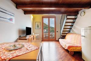 a living room with a staircase and a couch at Lerici – Foyer Verde Mare in Pugliola