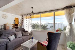 a living room with a couch and a large window at Vista Roja in San Agustin
