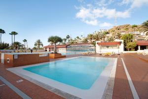 a large swimming pool in the middle of a resort at Vista Roja in San Agustin